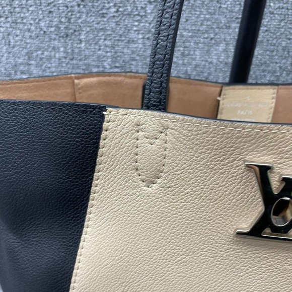 Auth Louis Vuitton Lock Me black and beige like new - Picture 4 of 11